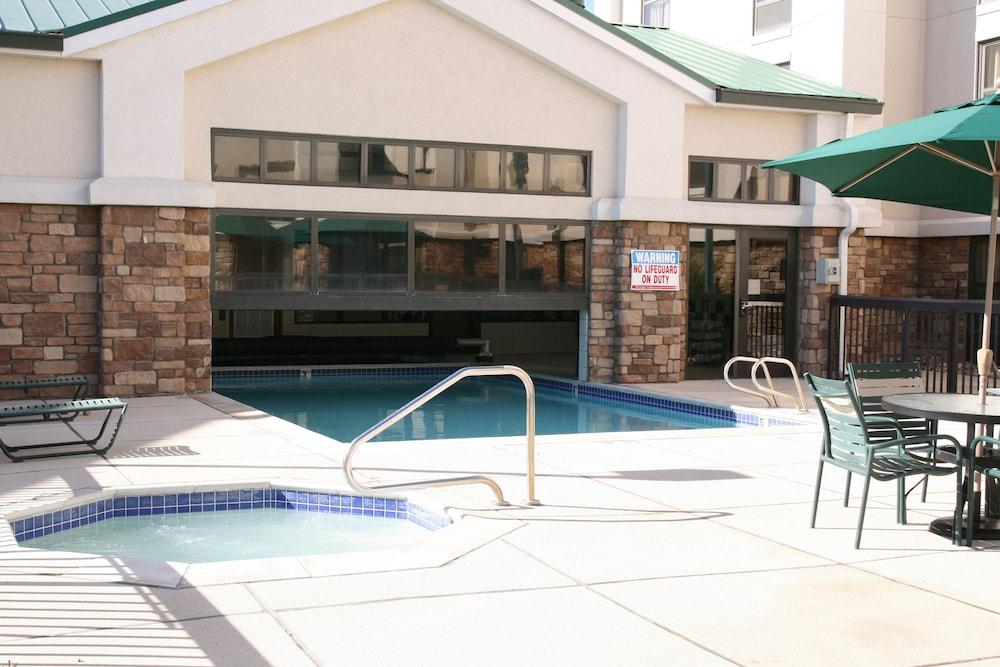 Hampton Inn & Suites Pueblo-Southgate Exterior photo