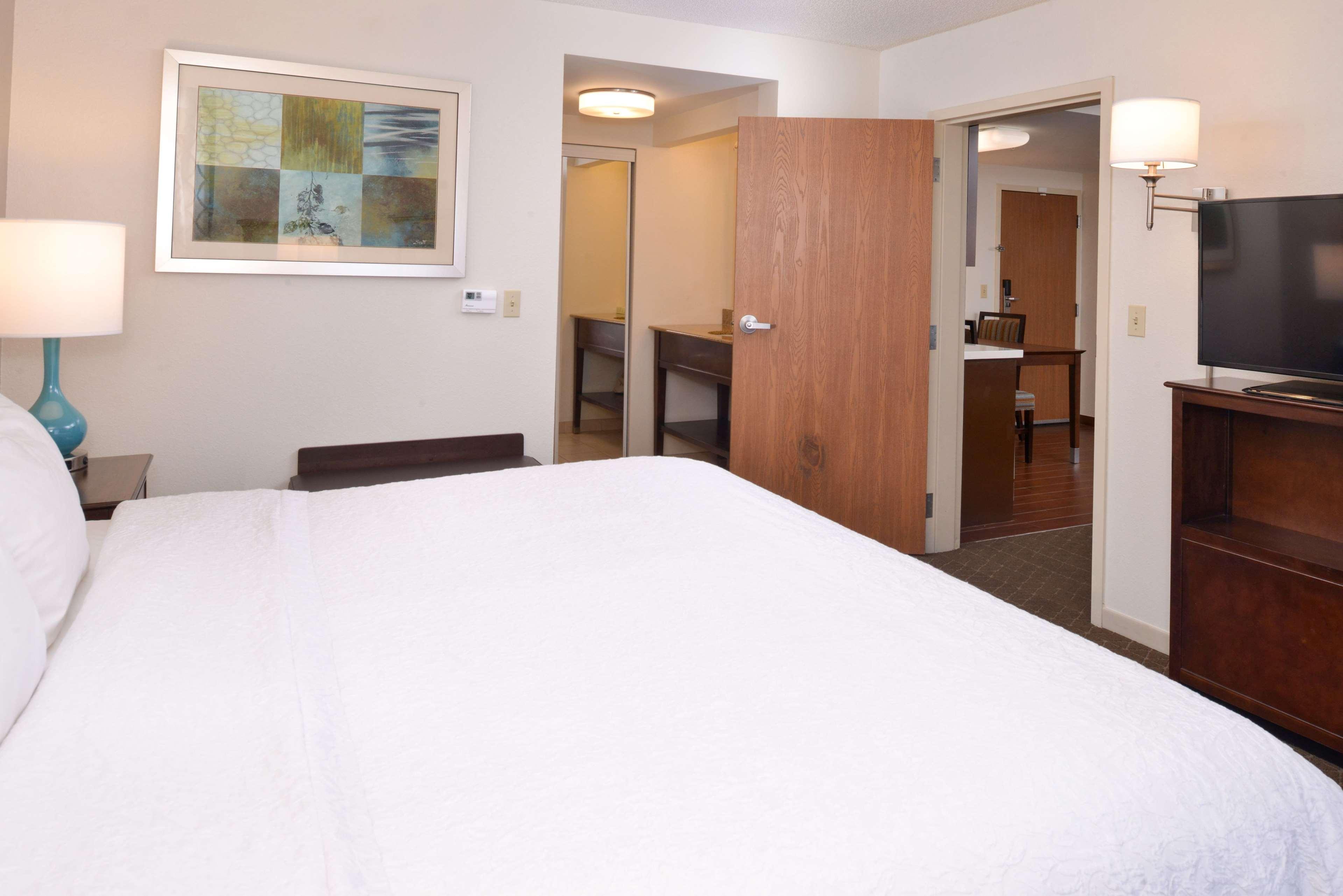 Hampton Inn & Suites Pueblo-Southgate Exterior photo