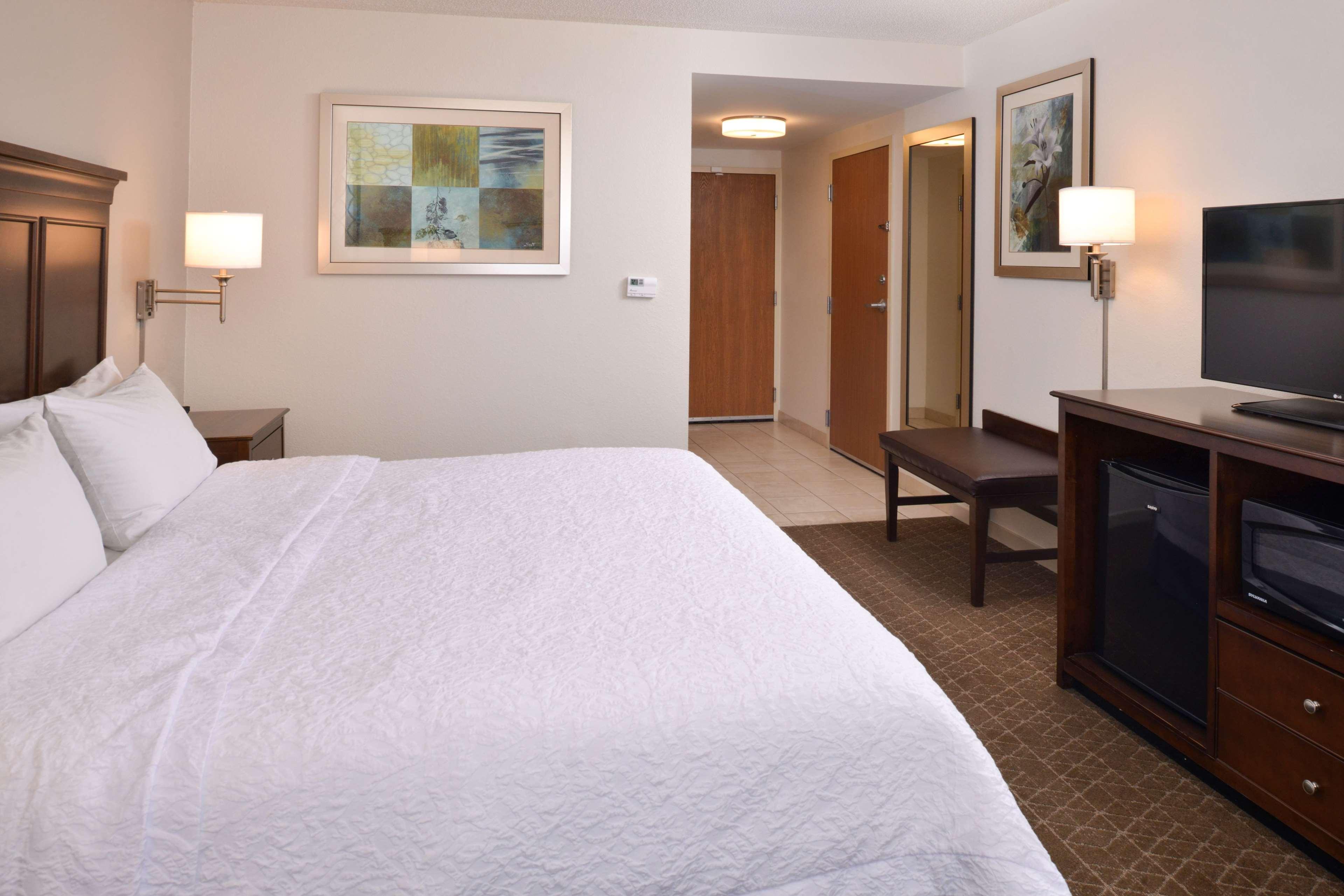 Hampton Inn & Suites Pueblo-Southgate Exterior photo