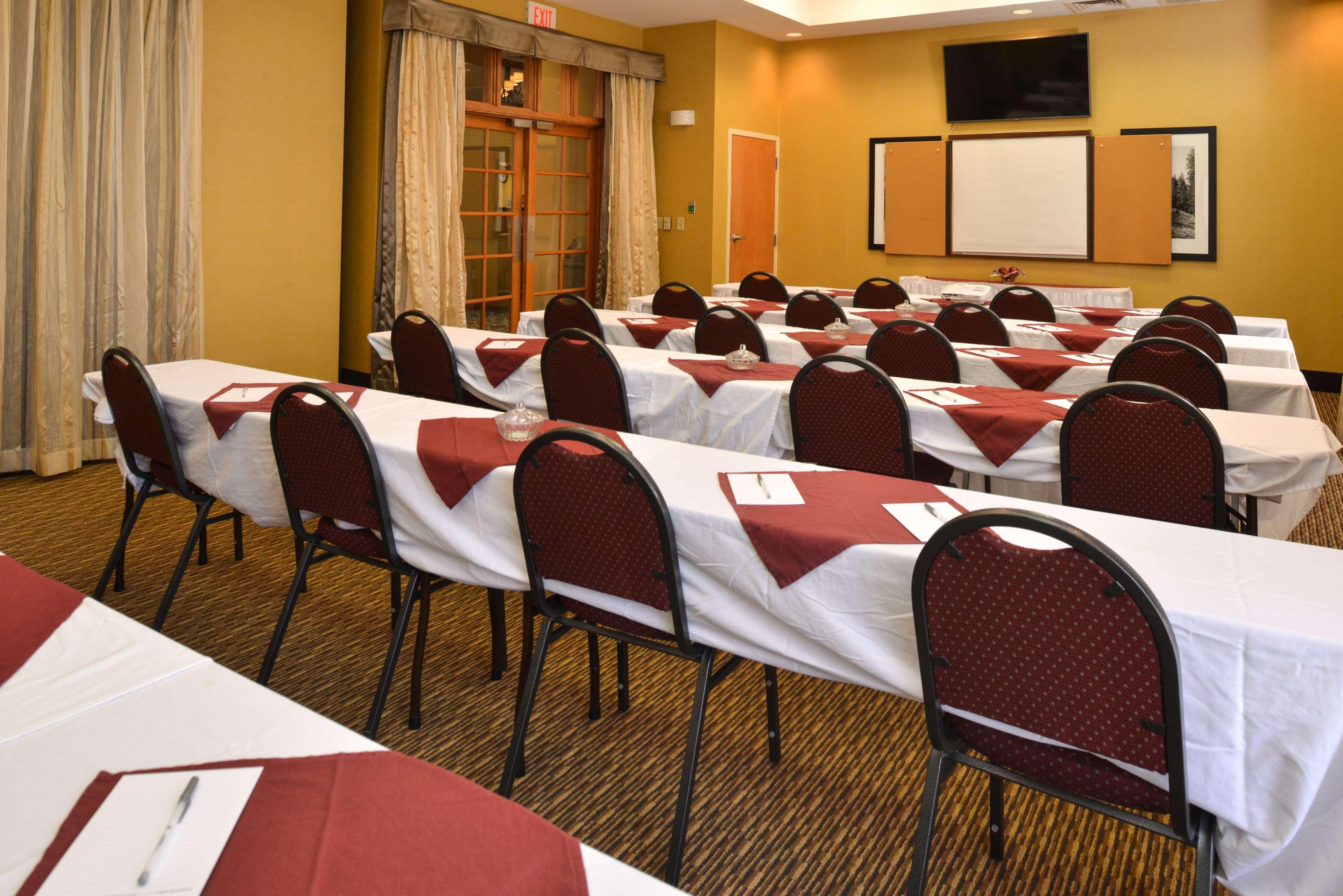 Hampton Inn & Suites Pueblo-Southgate Exterior photo