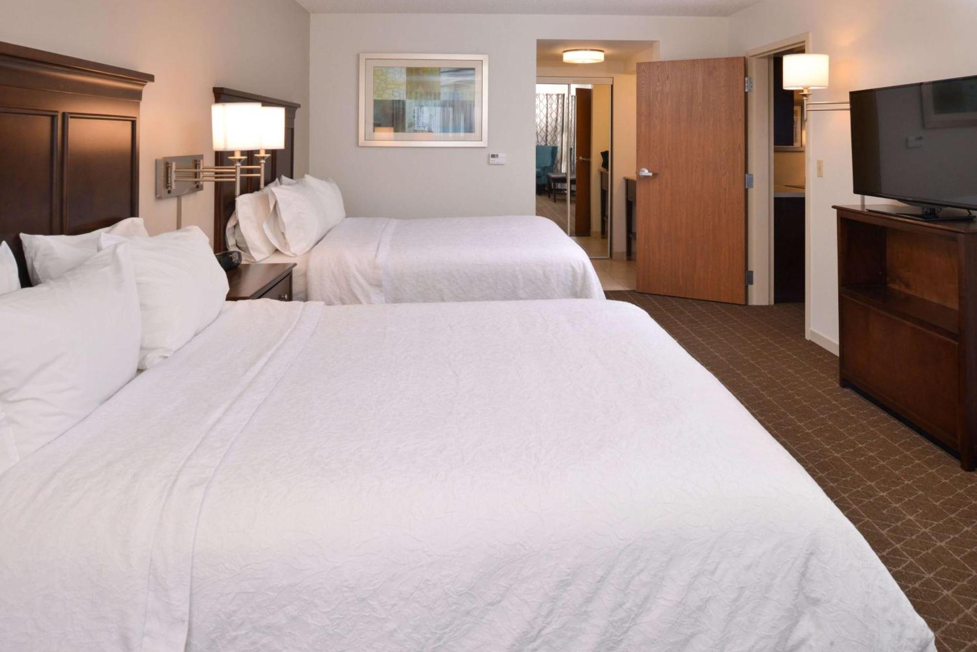 Hampton Inn & Suites Pueblo-Southgate Exterior photo