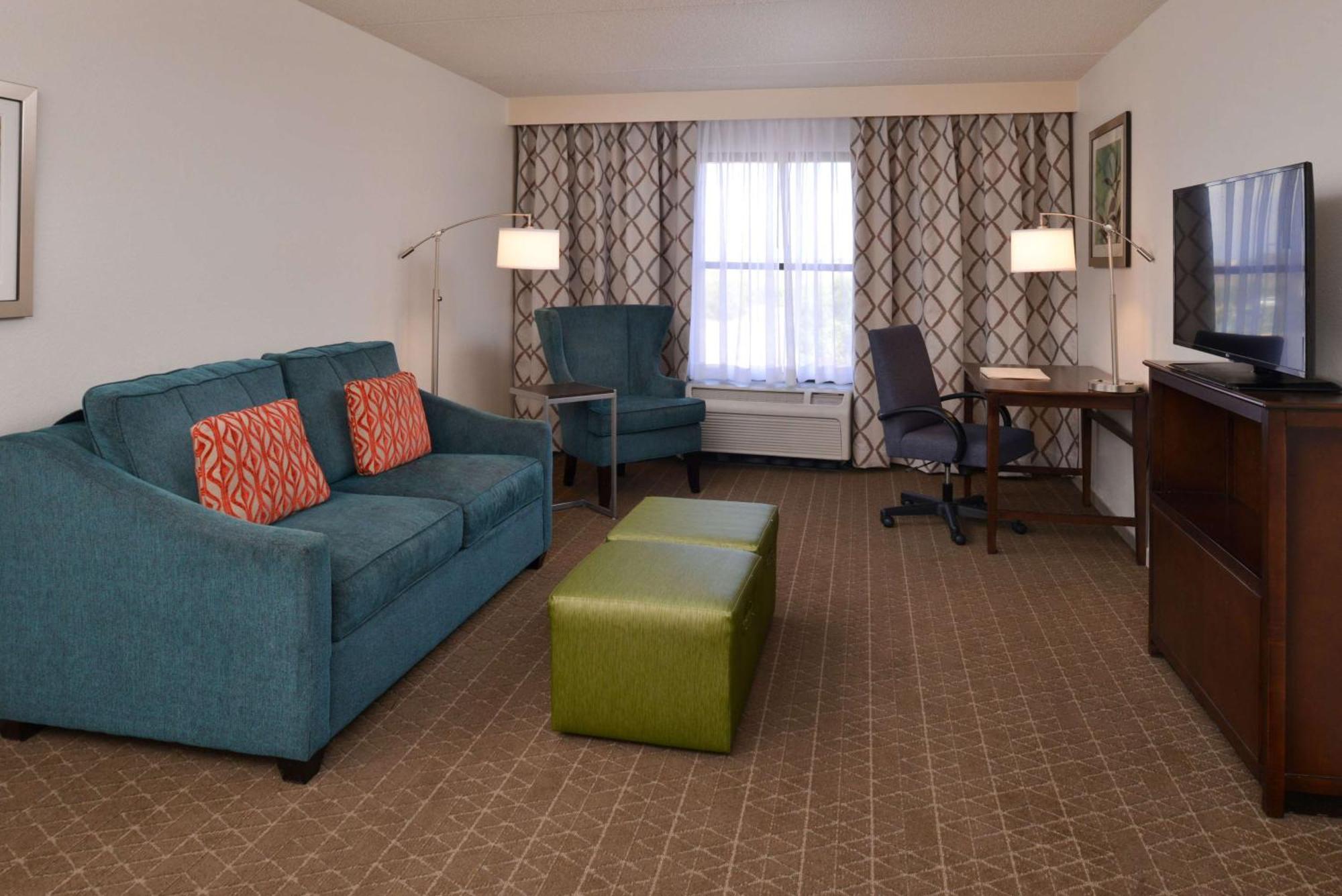 Hampton Inn & Suites Pueblo-Southgate Exterior photo