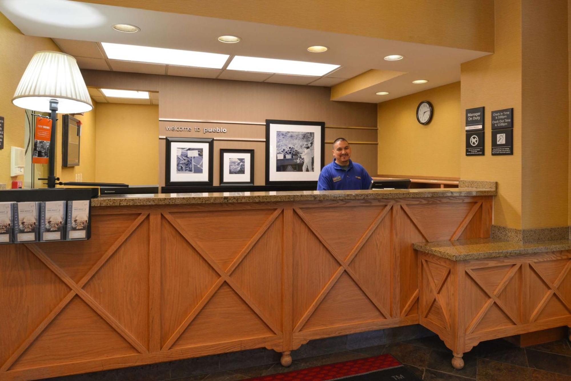 Hampton Inn & Suites Pueblo-Southgate Exterior photo