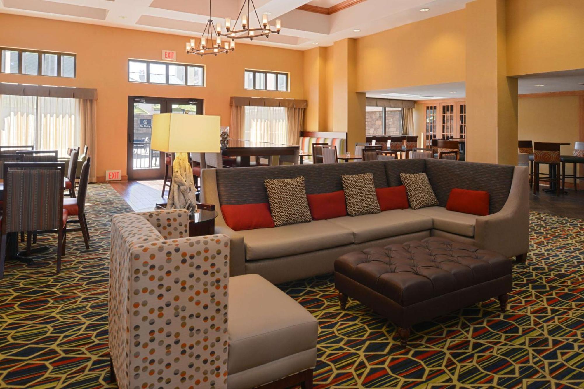 Hampton Inn & Suites Pueblo-Southgate Exterior photo