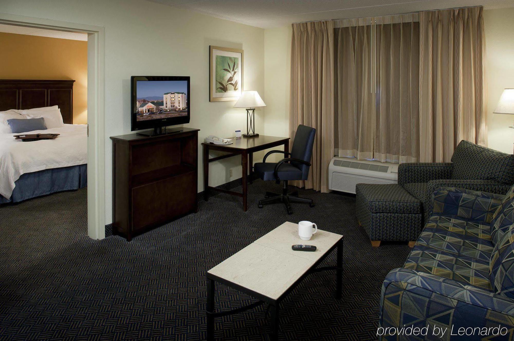Hampton Inn & Suites Pueblo-Southgate Room photo
